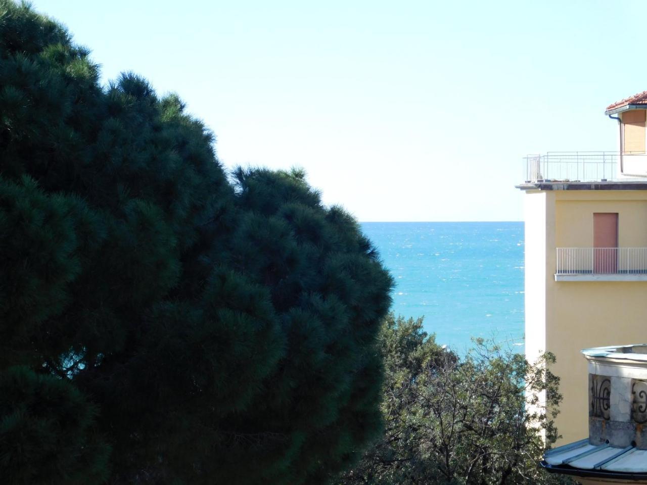Attico Spazioso E Con Vista, เลวานโต ภายนอก รูปภาพ